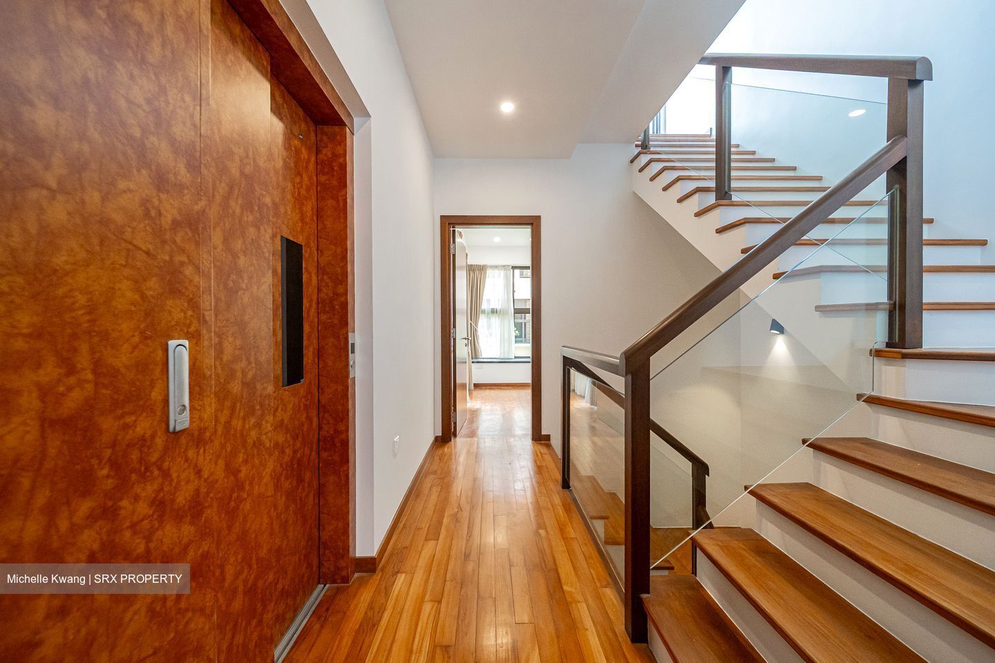 Holland Link (D10), Terrace #503034801